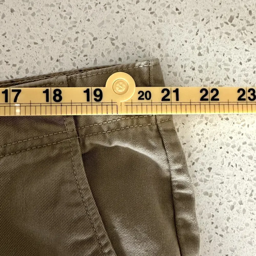 Y2K Levi’s Khaki Cargo Shorts Men’s 40 Classic Fit 11” Inseam Casual Summer